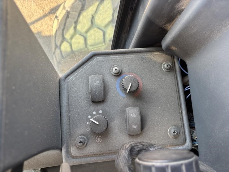 2012-deere-672gp-image-52