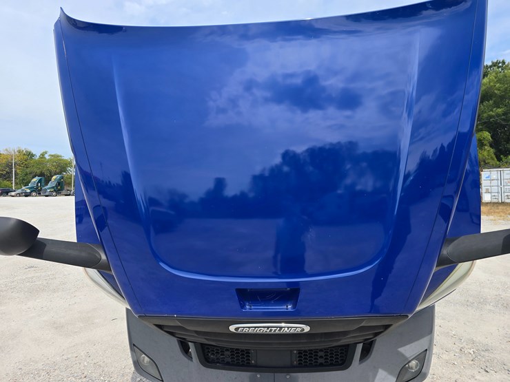 2019-freightliner-cascadia-126-image-44