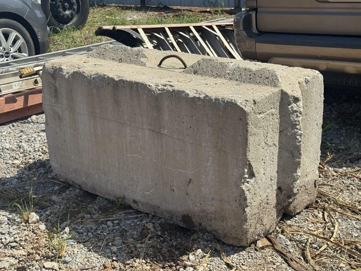 stackable-concrete-barrier-block-image-2