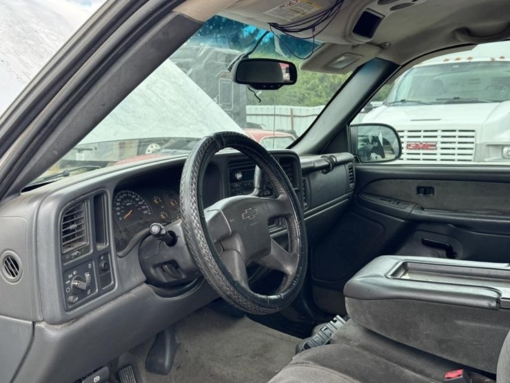 2003-chevrolet-silverado-image-12