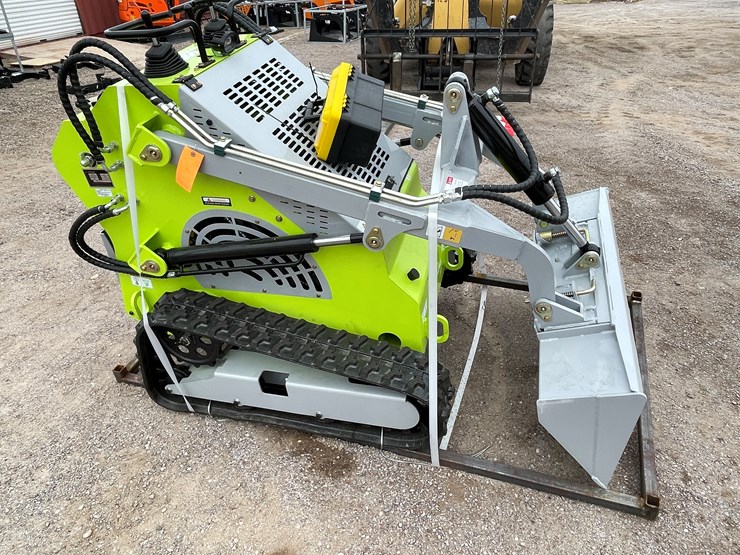 #2026-•-mini-skid-steer-loader-image-4