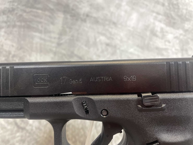 #5146-•-glock-g17-gen-5,-9mm-luger-pistol,-sn:-bvst133,-(neenah,-wi)-image-18