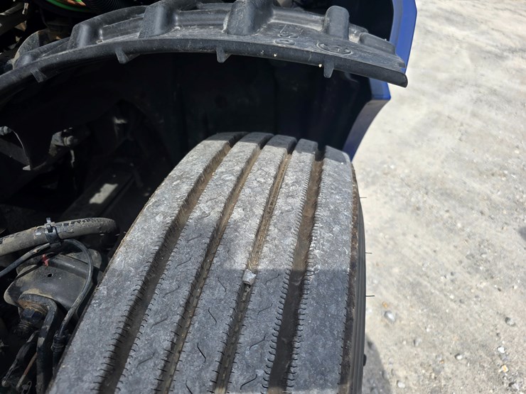 2019-freightliner-cascadia-126-image-33