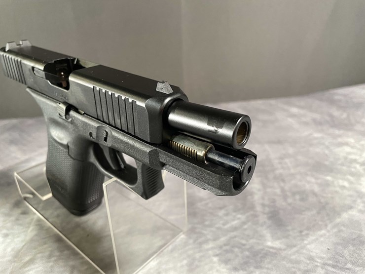 #5147-•-glock-g19-gen-5,-9mm-luger-pistol,-sn:-bsxe405,-(neenah,-wi)-image-17