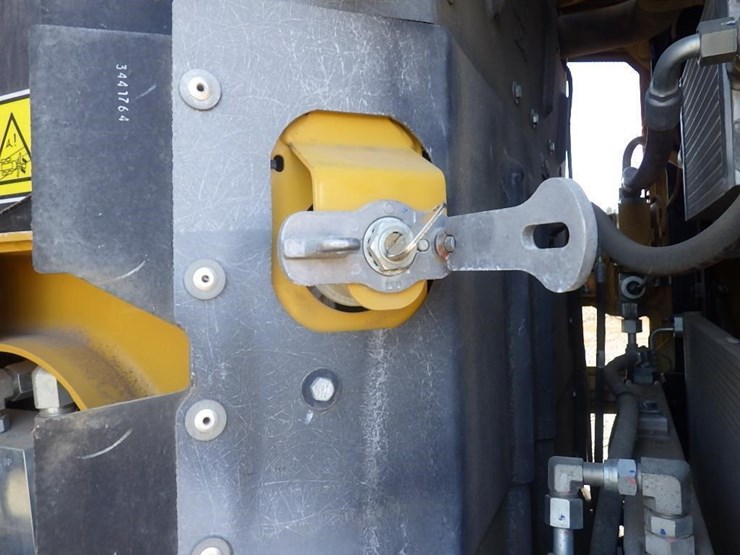 2013-caterpillar-140m2-image-32