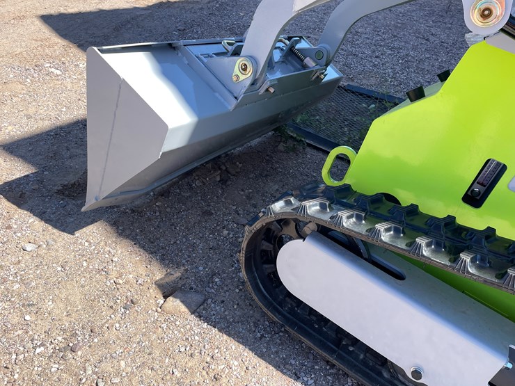 #2027-•-mini-skid-steer-loader-(bucket-damaged)-image-16