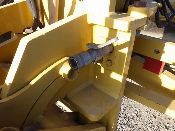 2013-caterpillar-140m2-image-8