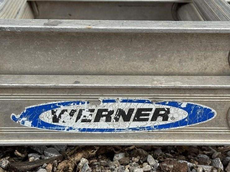 werner-40-ft-aluminum-extension-ladder-image-2