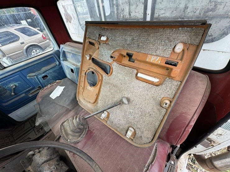 1992-ford-f70-image-14