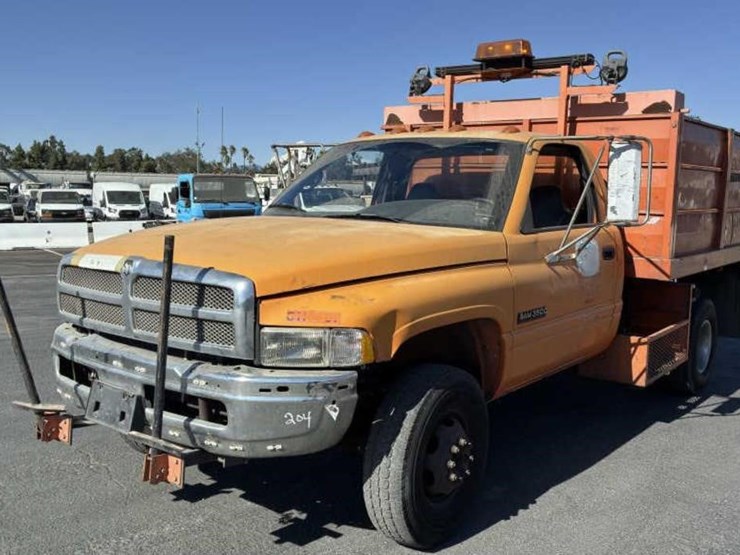 2001-dodge-ram-3500-image-1