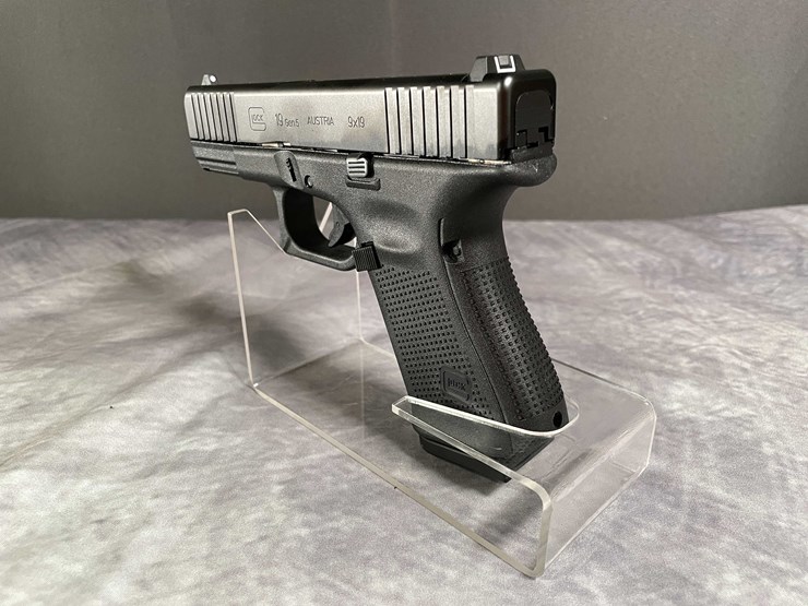 #5147-•-glock-g19-gen-5,-9mm-luger-pistol,-sn:-bsxe405,-(neenah,-wi)-image-5