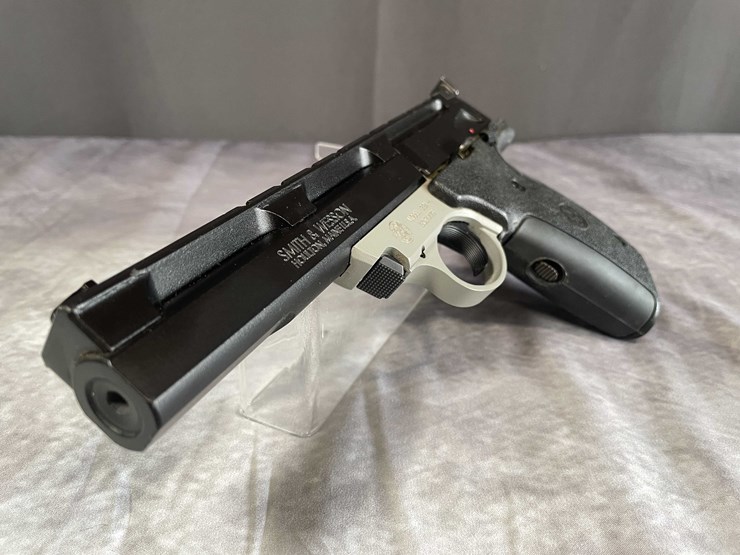 #5160-•-smith-&-wesson-22a,-22-lr-pistol,-sn:-uce4779,-(neenah,-wi)-image-4
