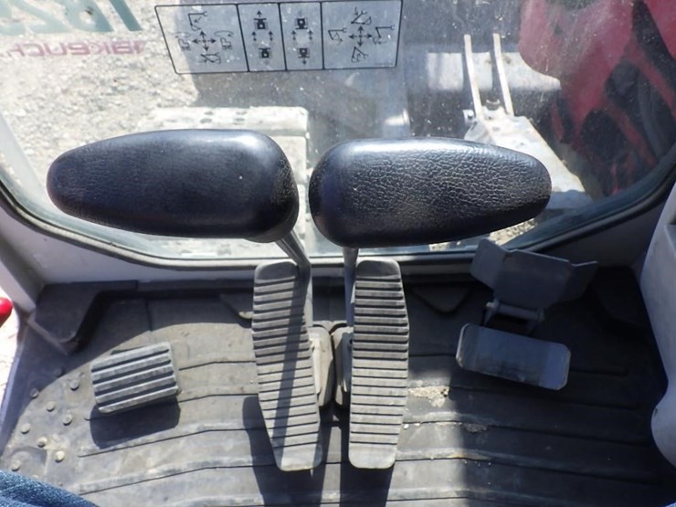 2017-takeuchi-tb290-image-34
