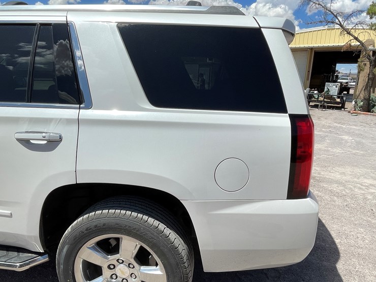 2017-chevrolet-tahoe-image-22