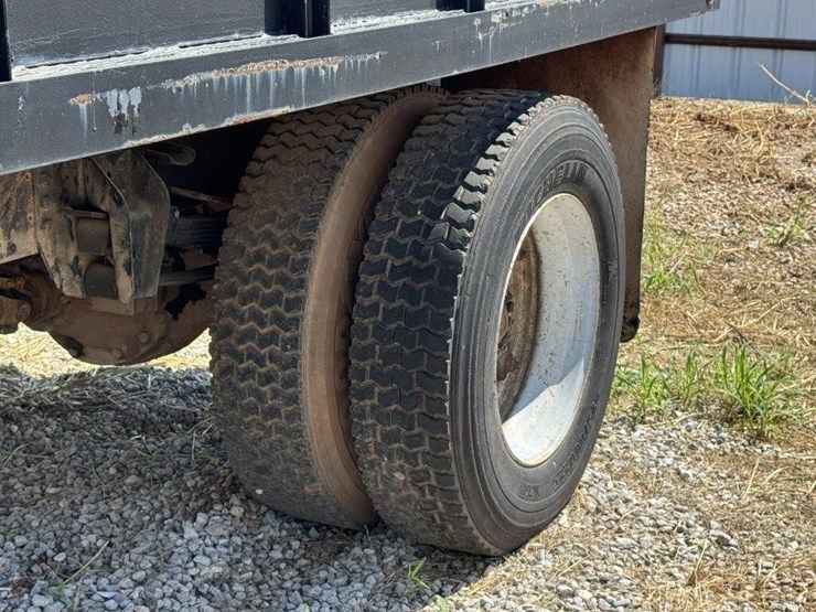 1993-ford-f70-image-19