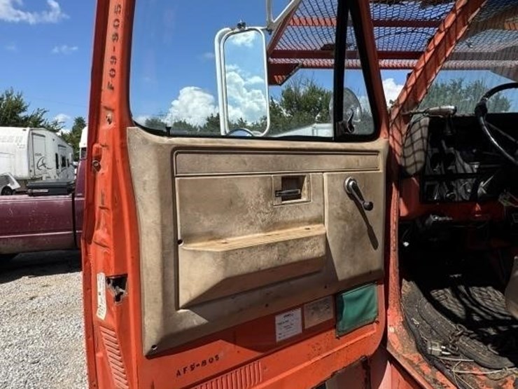 1986-chevrolet-c6v-bucket-truck-image-13