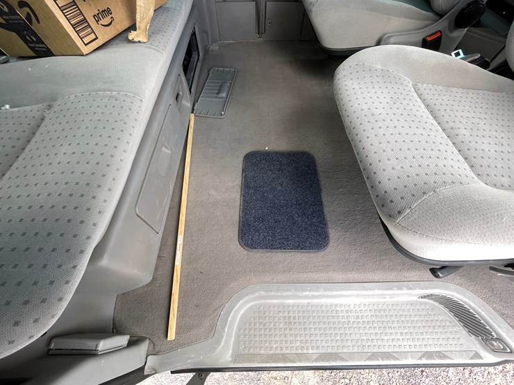 #501-•-2002-volkswagen-eurovan-mv-(title-in-delay)-image-58