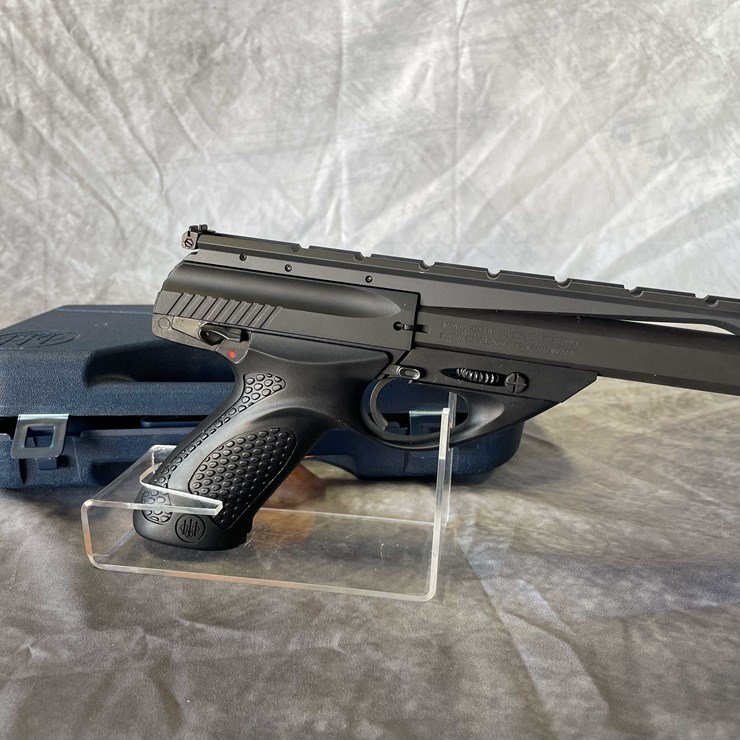 #5139 • Beretta U22NE05, 22 LR Semi-Auto Pistol, SN: R37778, (Neenah, WI)