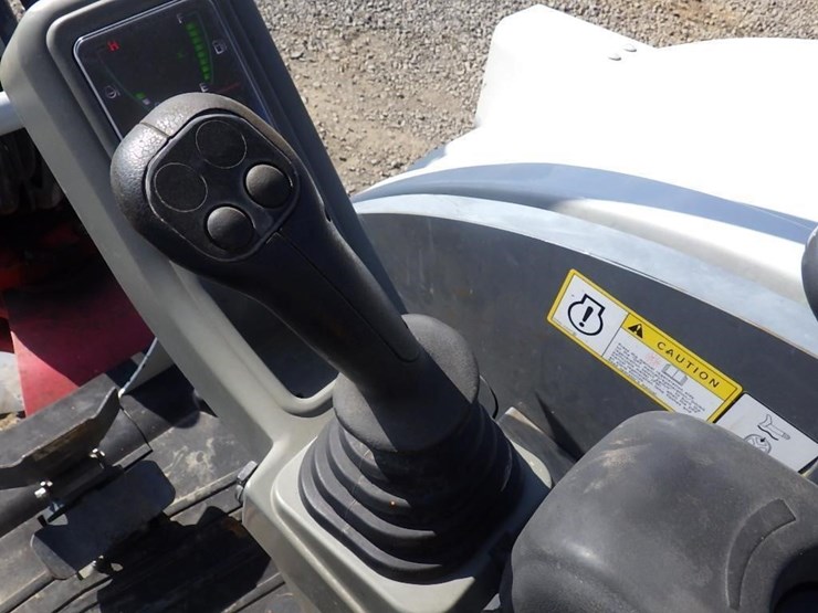 takeuchi-tb240-image-27