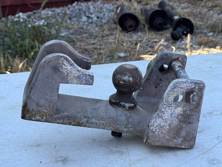 trailer-coupler-lock,-hitch-ball-&-wheel-chocks-image-4