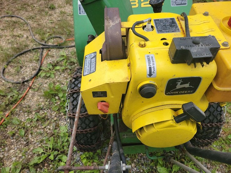 john-deere-826-gas-powered-snow-blower,-electric-or-pull-start,-tire-chains-image-8