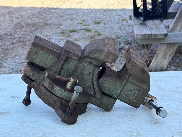 4-in-vise-image-1