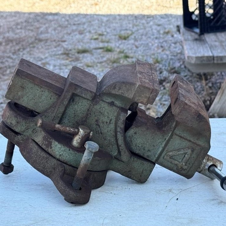 4 in Vise
