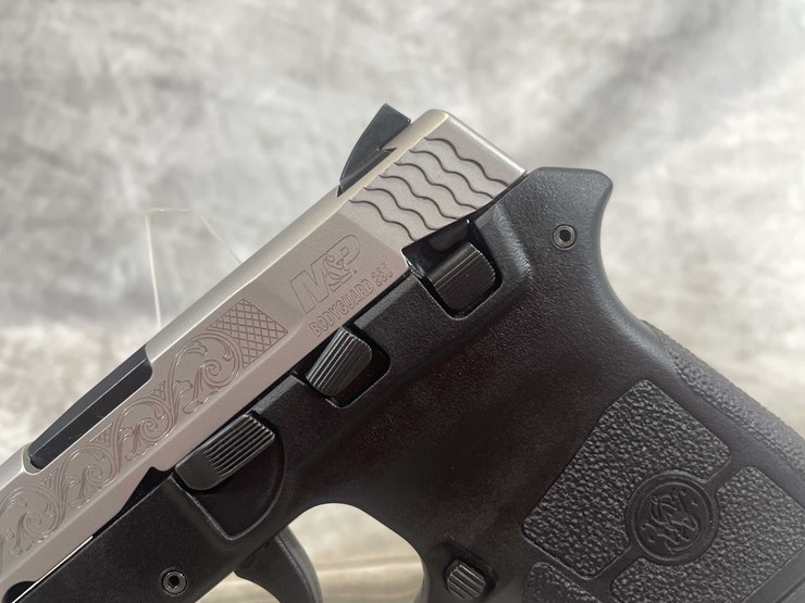 #5165-•-smith-&-wesson-bodyguard,-engraved-380-auto-pistol,-sn:-kes4008,-(neenah,-wi)-image-19