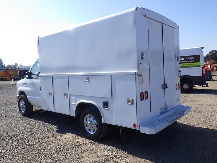 2010-utility-van-image-5