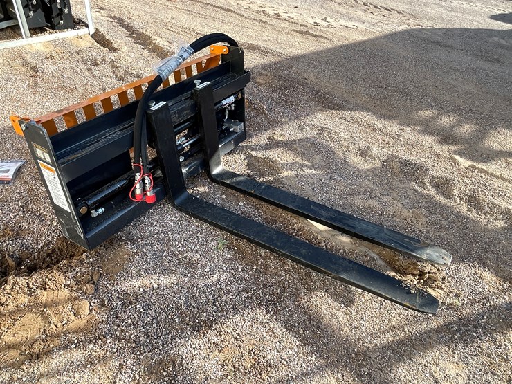 #2033-•-skid-steer-pallet-fork-hydraulic-adjustable-image-3
