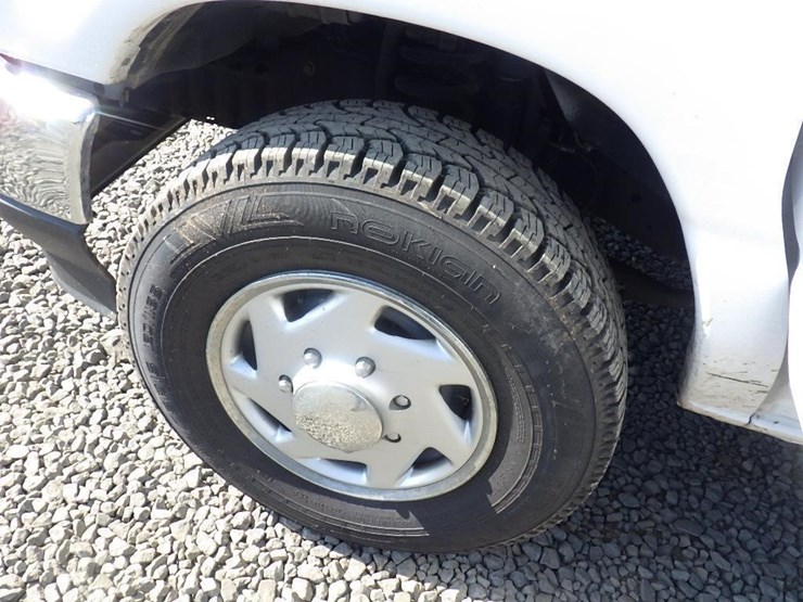 2010-utility-van-image-27