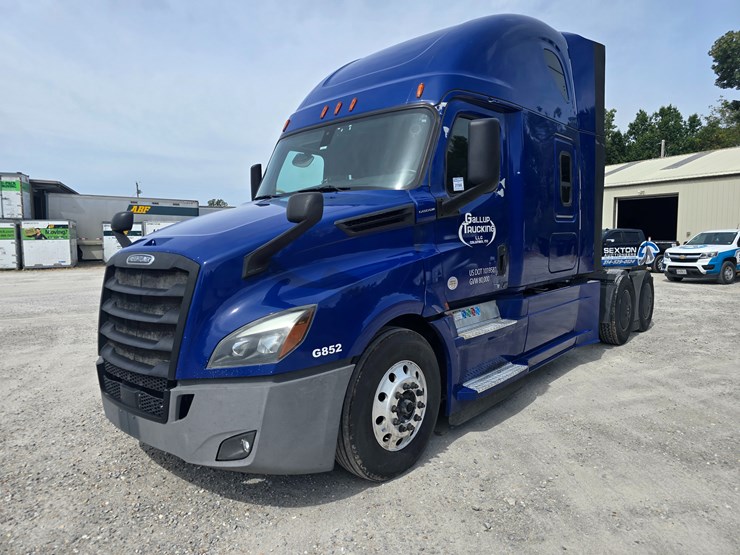 2019-freightliner-cascadia-126-image-2