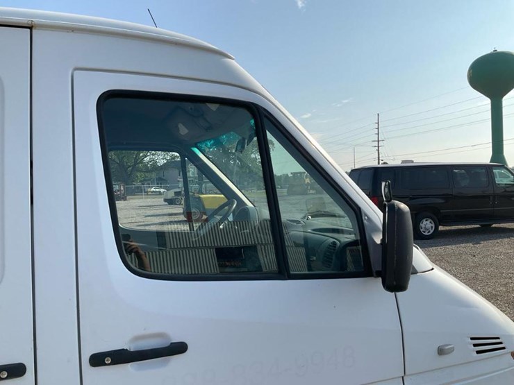2004-dodge-sprinter-2500-image-39