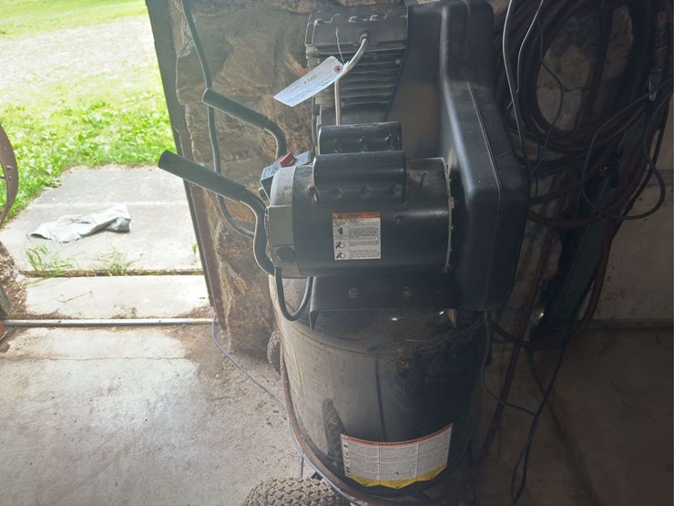 craftsman-27-gallon-upright-air-compressor,-150psi,-1.9hp,-7.2-scfm-at-40ps-image-4