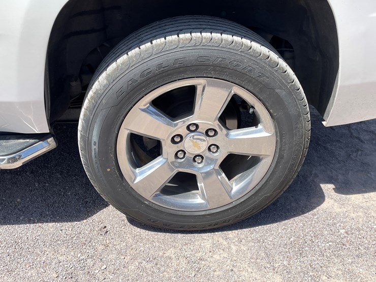 2017-chevrolet-tahoe-image-24