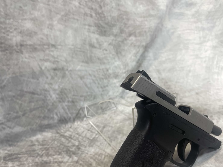 #5165-•-smith-&-wesson-bodyguard,-engraved-380-auto-pistol,-sn:-kes4008,-(neenah,-wi)-image-14