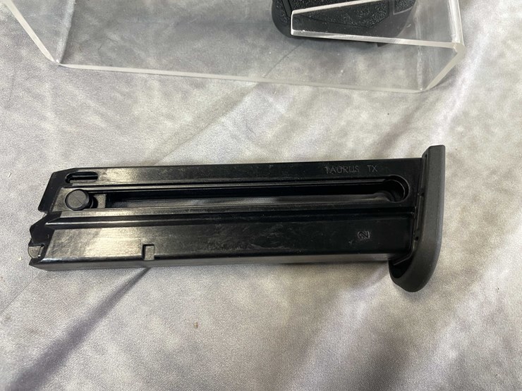 #5144-•-taurus,-22-lr-pistol,-sn:-tx22141,-(neenah,-wi)-image-23