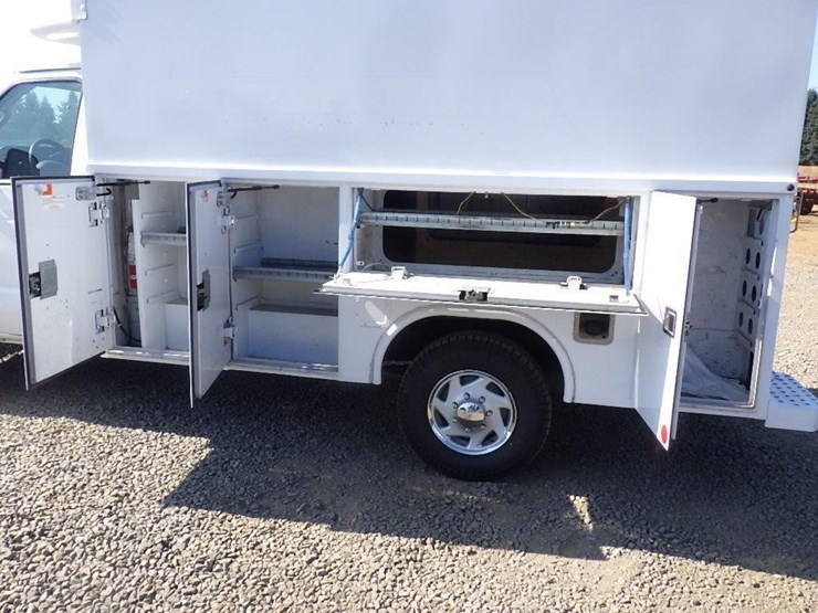 2010-utility-van-image-7