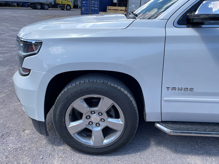 2017-chevrolet-tahoe-image-10