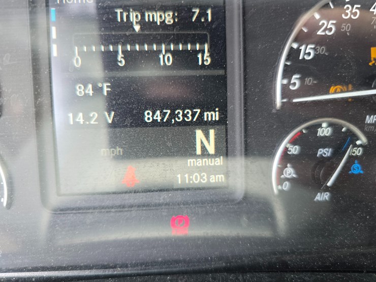 2019-freightliner-cascadia-126-image-69