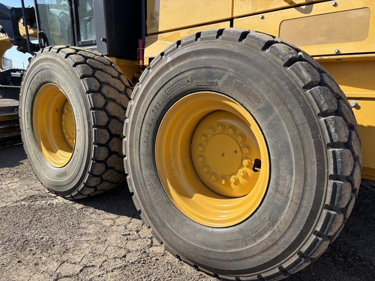 2012-deere-672gp-image-32