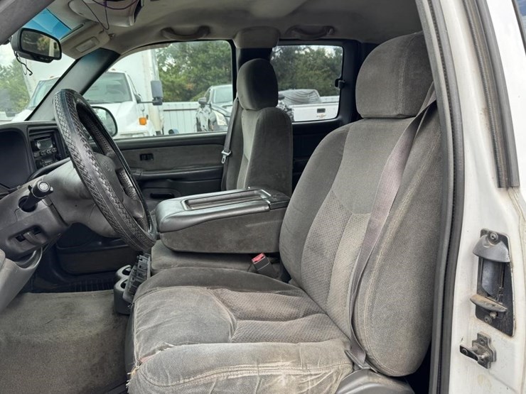 2003-chevrolet-silverado-image-10