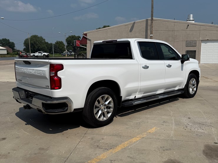 2019-chevrolet-silverado-image-23