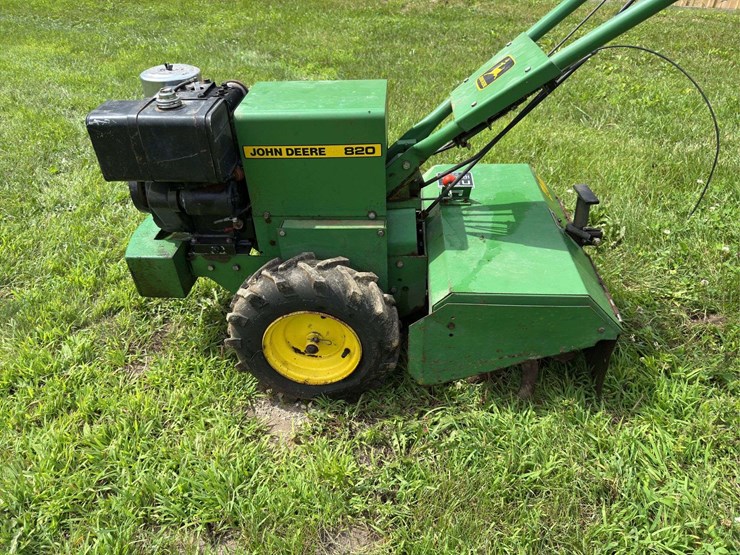 john-deere-820-image-2