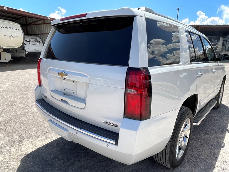 2017-chevrolet-tahoe-image-19