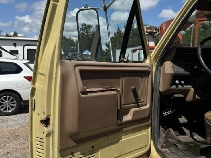 1993-ford-f70-image-10