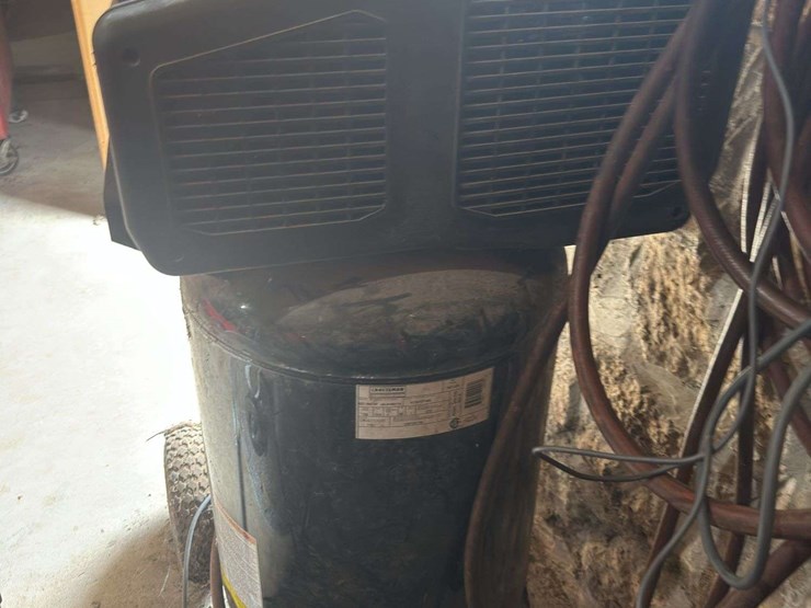 craftsman-27-gallon-upright-air-compressor,-150psi,-1.9hp,-7.2-scfm-at-40ps-image-5
