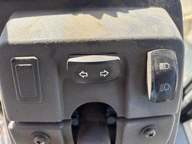 2012-deere-672gp-image-44
