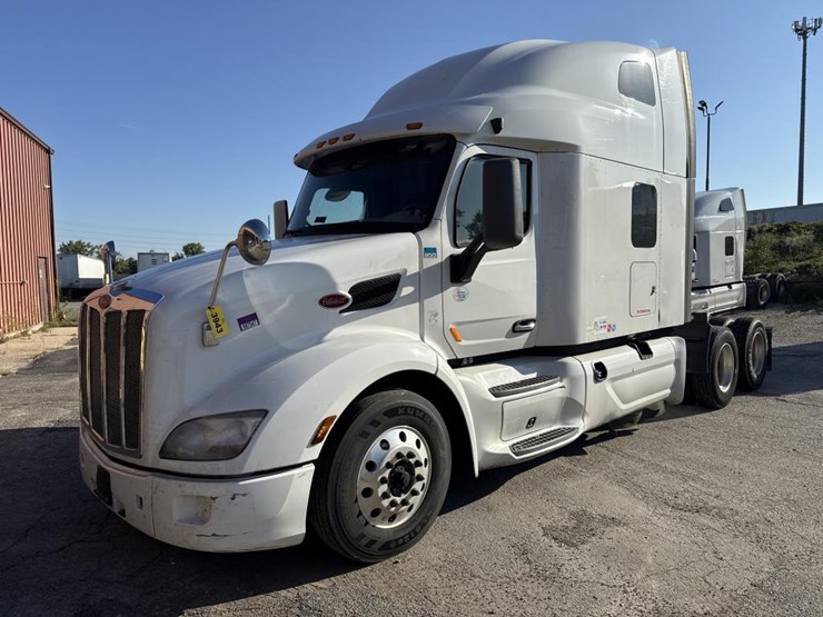 2020-peterbilt-579-image-1