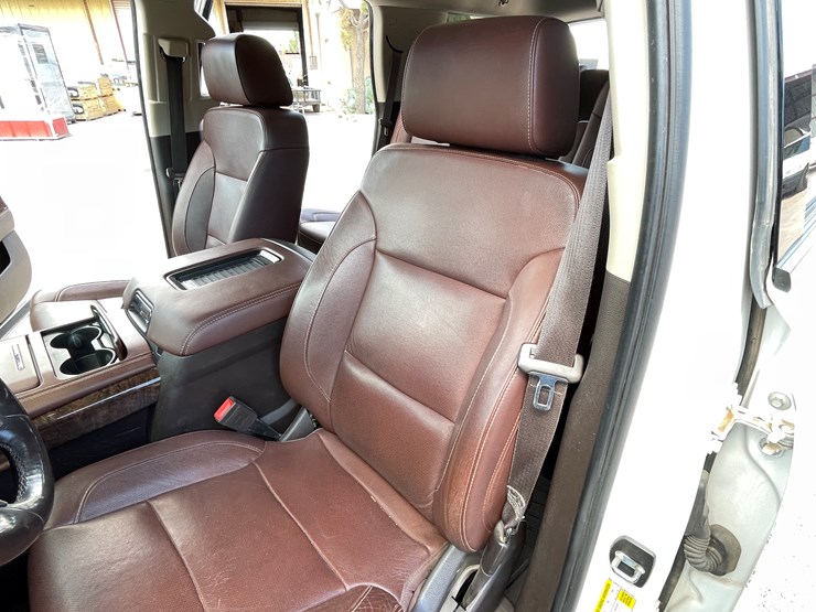 2017-chevrolet-tahoe-image-48